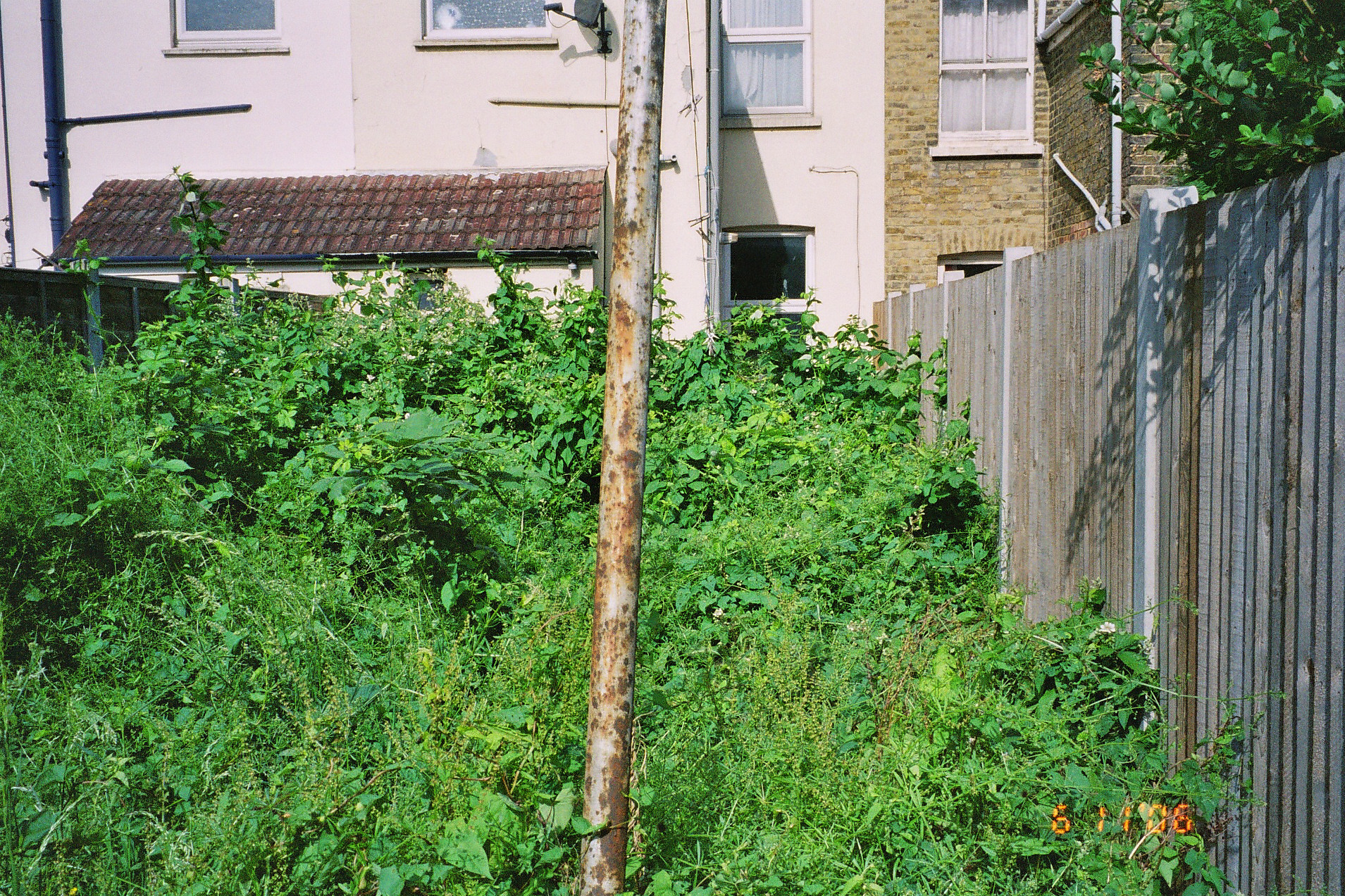 balmoralroadProvideCedagravelplasticandsandtomakedrainedsurfaceforstafftousePhoto051A